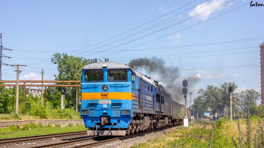 lokomotyv-na-stantsiyi-uz-6 (1)