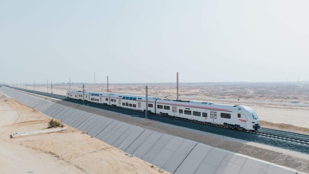 Регіональний поїзд Siemens Desiro HC на новозбудованій ділянці в Єгипті (660 км «Зеленої лінії»).