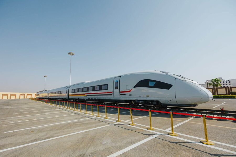 Високошвидкісний поїзд Siemens Velaro, адаптований до пустельних умов, на випробуваннях у Єгипті.