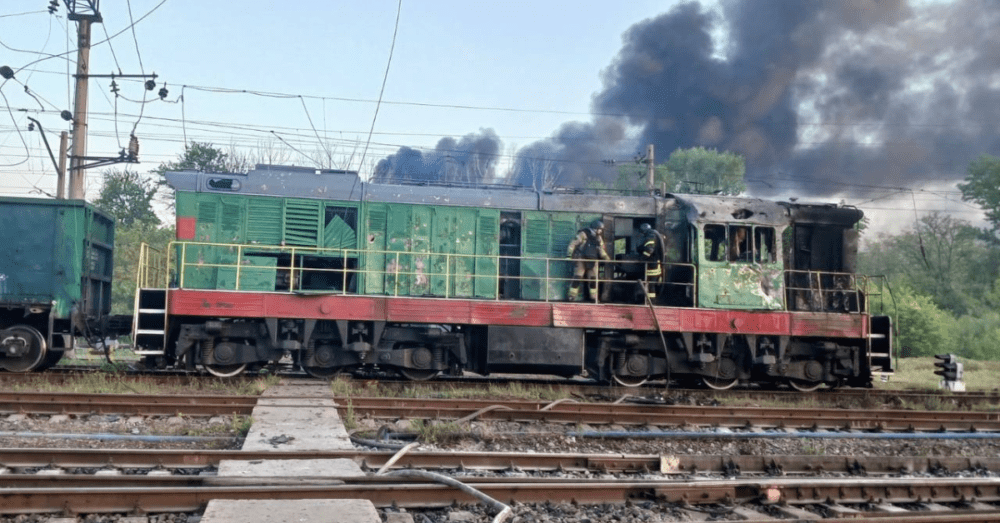 З початку повномасштабного вторгнення ворог пошкодив майже 500 локомотивів