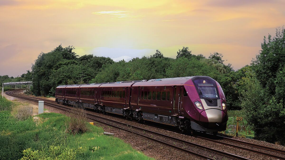Гібридний поїзд Aurora від East Midlands Railway. "Гібридний пасажирський поїзд Aurora компанії East Midlands Railway, що рухається залізничною колією серед зелені