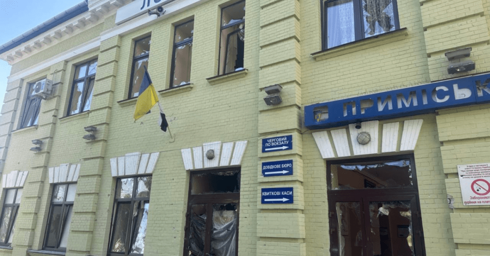 РФ поцілила по станції Лозова: є загиблі та поранені залізничники