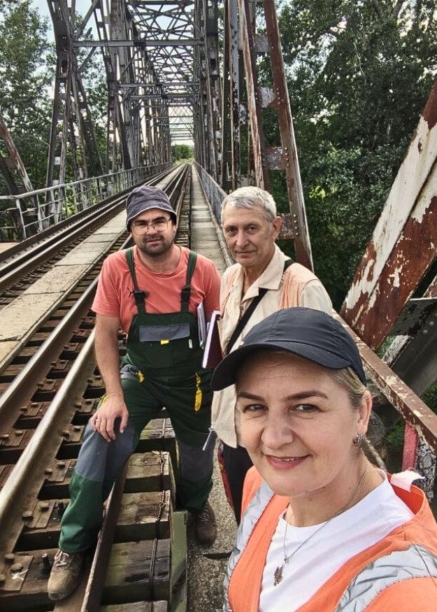 Команда УДУНТ на мосту в Унгенах Українські науковці УДУНТ під час обстеження залізничного мосту Ейфеля через Прут в Унгенах