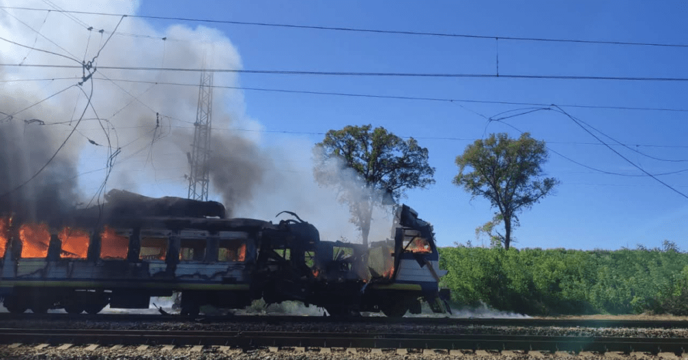 Ворог поцілив по пасажирському поїзду на Харківщині: є травмовані